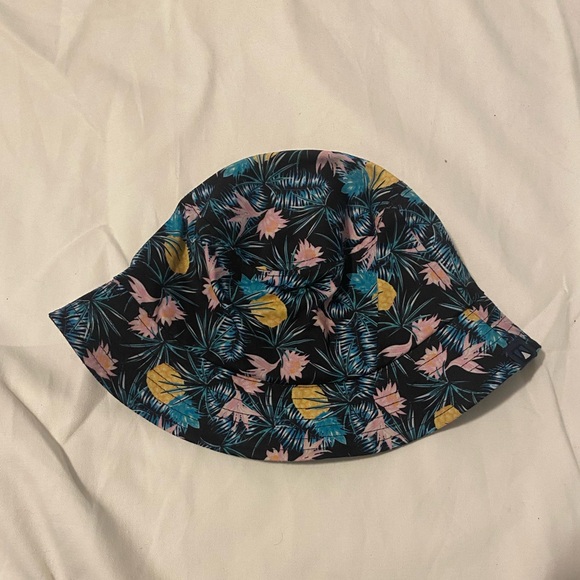 2 bucket hats - Picture 3 of 5